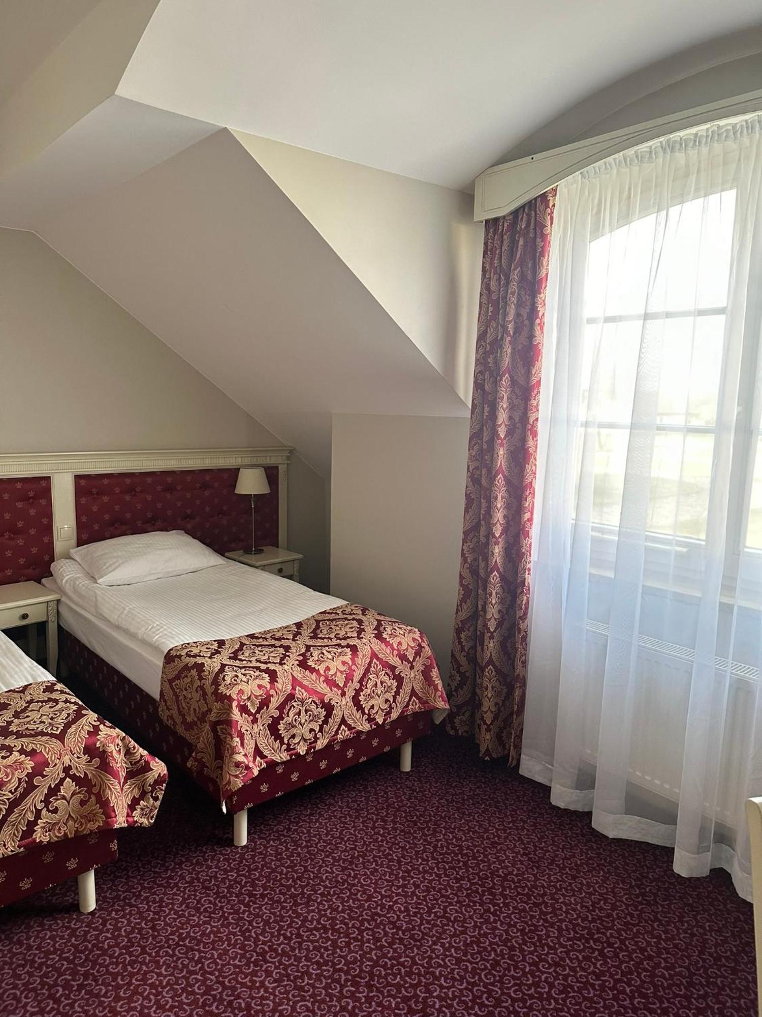 Hotel Sobienie Krolewskie Sobienie Szlacheckie 外观 照片