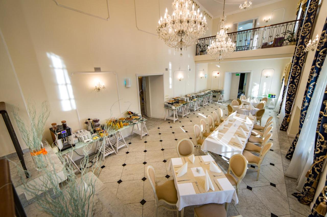 Hotel Sobienie Krolewskie Sobienie Szlacheckie 外观 照片