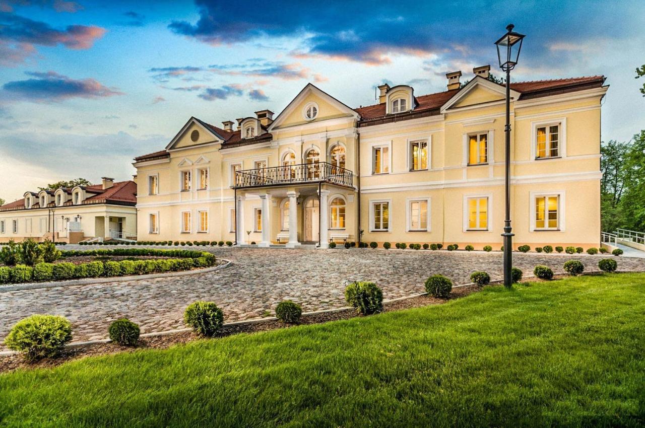 Hotel Sobienie Krolewskie Sobienie Szlacheckie 外观 照片