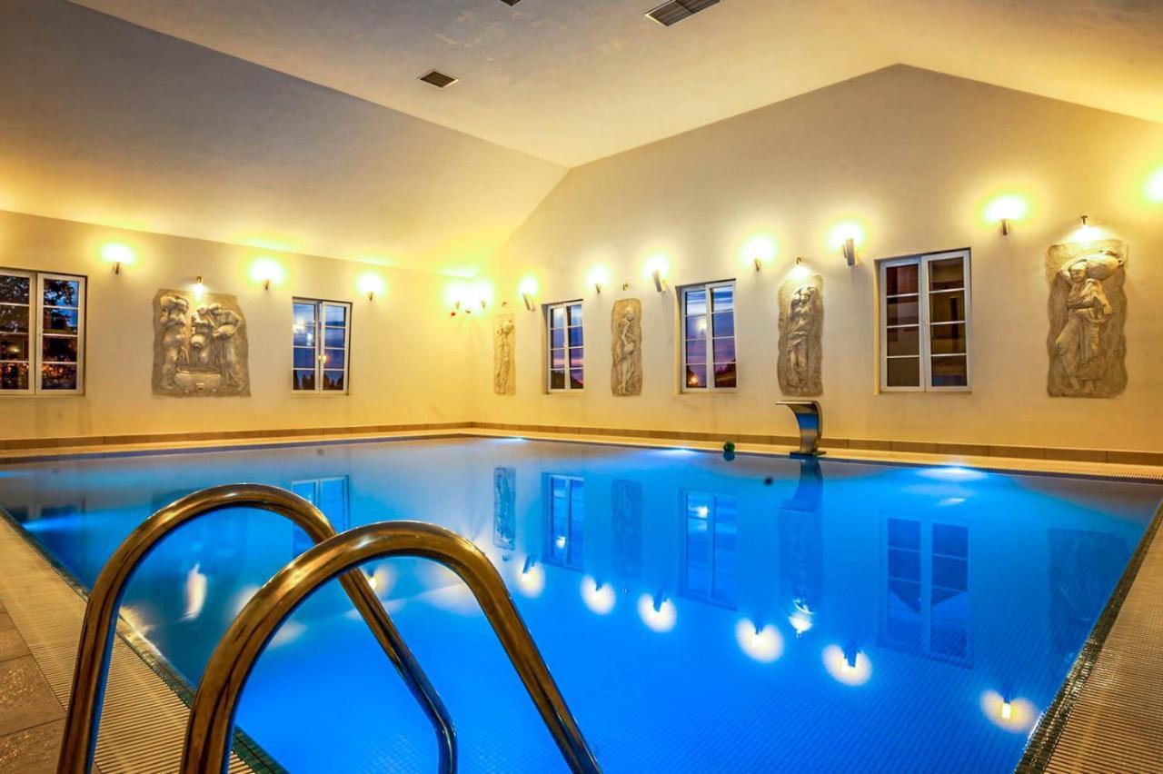 Hotel Sobienie Krolewskie Sobienie Szlacheckie 外观 照片