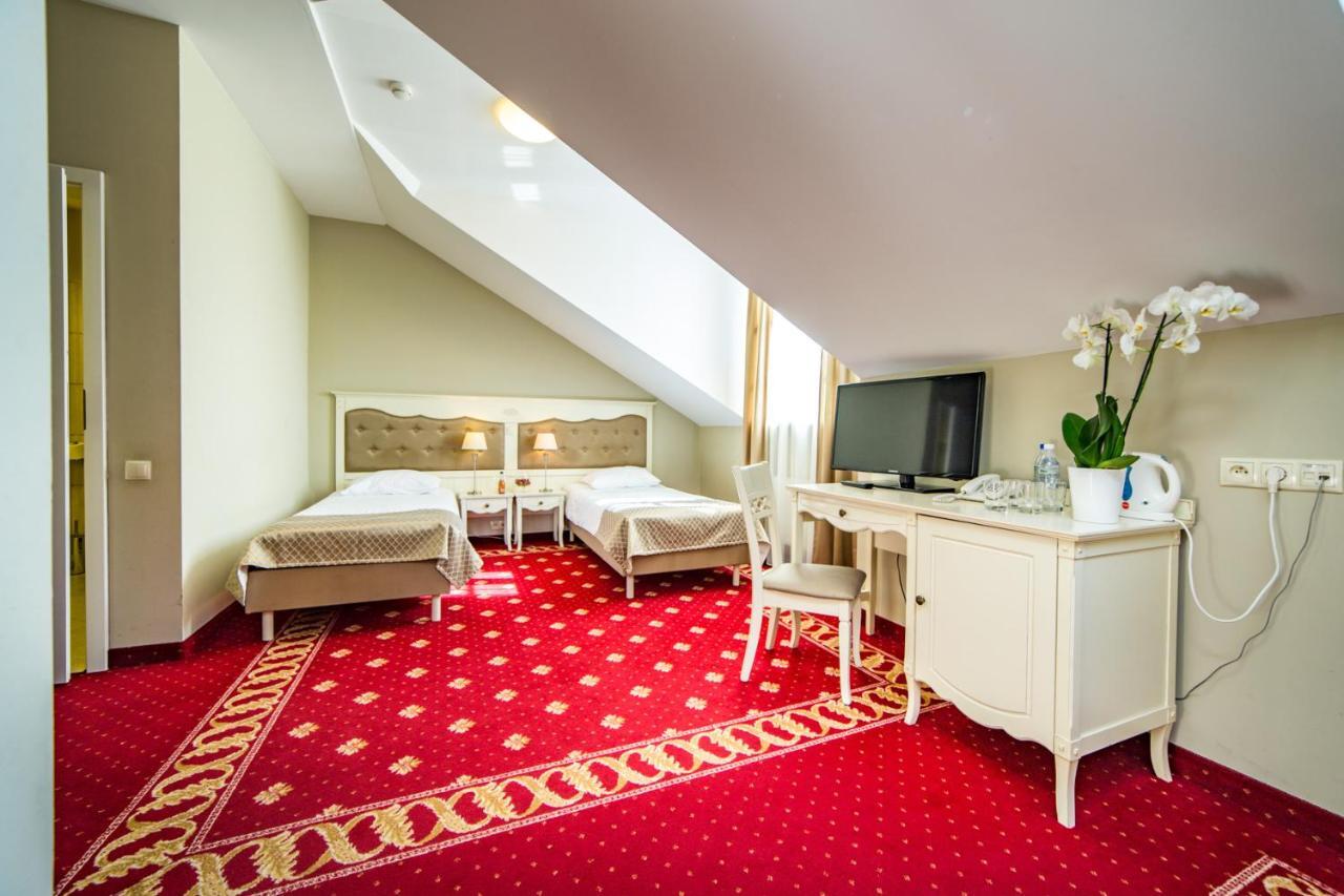 Hotel Sobienie Krolewskie Sobienie Szlacheckie 外观 照片