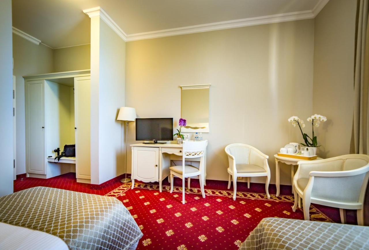 Hotel Sobienie Krolewskie Sobienie Szlacheckie 外观 照片