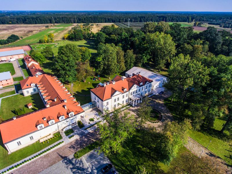 Hotel Sobienie Krolewskie Sobienie Szlacheckie 外观 照片